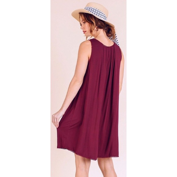 New UMGEE S M Merlot Sleeveless Round Neck Shift Dress Crochet Trim Pintuck - Picture 4 of 4